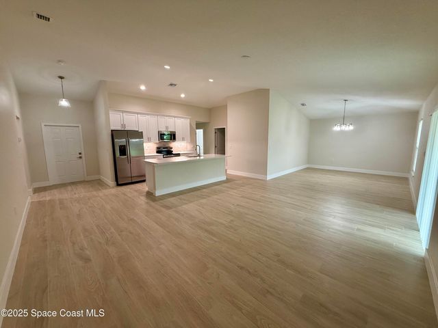 581 Toynbee Road SW, Palm Bay, FL 32908