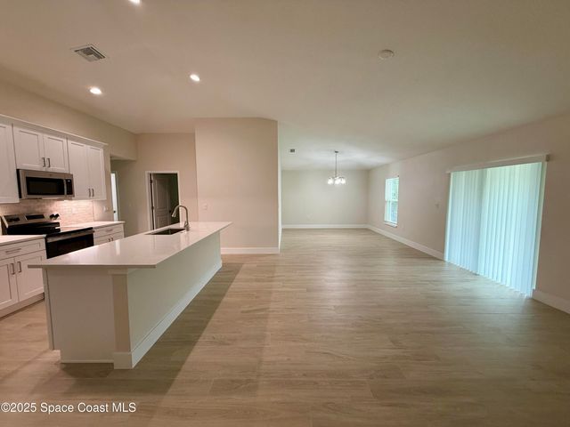 581 Toynbee Road SW, Palm Bay, FL 32908