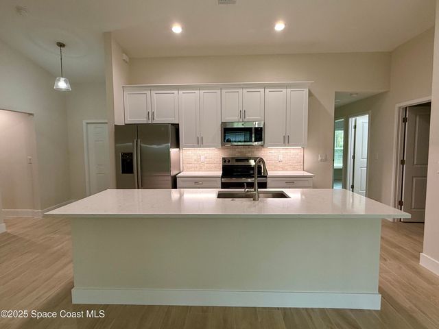 581 Toynbee Road SW, Palm Bay, FL 32908