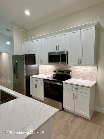 581 Toynbee Road SW, Palm Bay, FL 32908