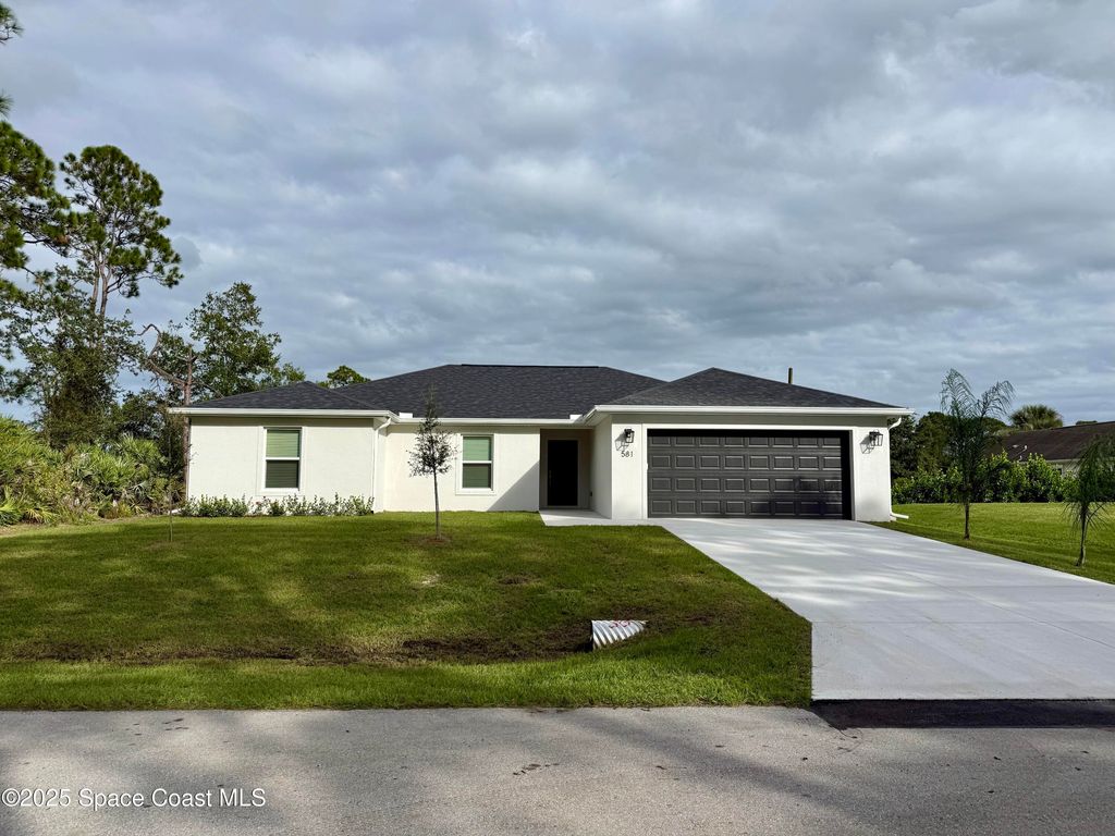 581 Toynbee Road SW, Palm Bay, FL 32908