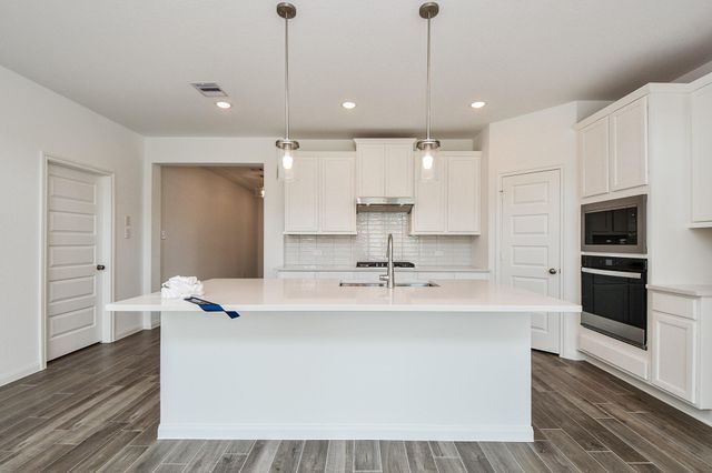 7711 Pale Petunia Trail, Katy, TX 77493