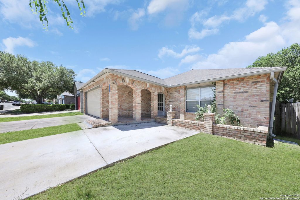 807 S Ellison Dr, San Antonio, TX 78245