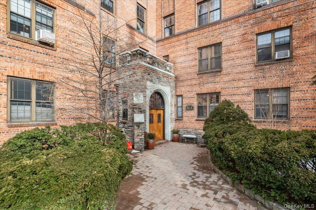 824 Bronx River Road 3A, Bronxville, NY 10708