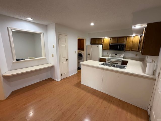 3910 S Laurel Court, Bloomington, IN 47401