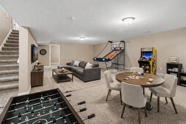 2411 Nottingham Drive, Valparaiso, IN 46383