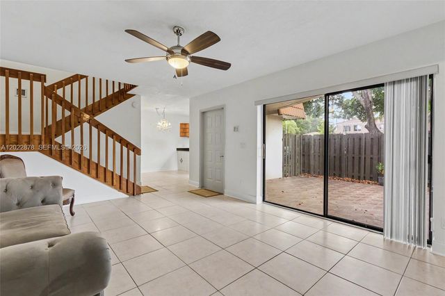 1530 W Harmony Lake Cir, Davie, FL 33324