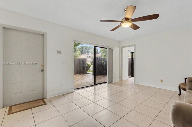 1530 W Harmony Lake Cir, Davie, FL 33324