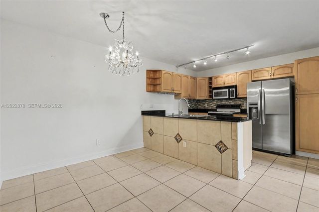 1530 W Harmony Lake Cir, Davie, FL 33324