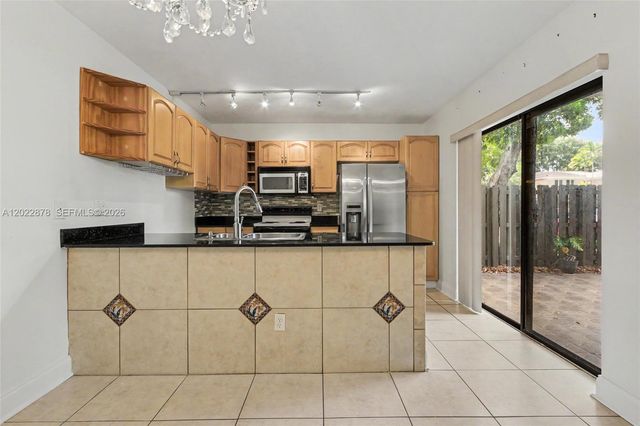 1530 W Harmony Lake Cir, Davie, FL 33324