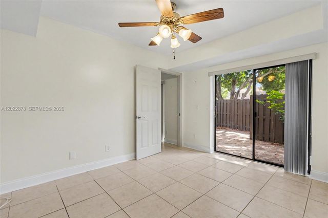1530 W Harmony Lake Cir, Davie, FL 33324