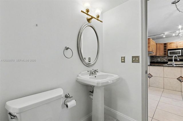 1530 W Harmony Lake Cir, Davie, FL 33324