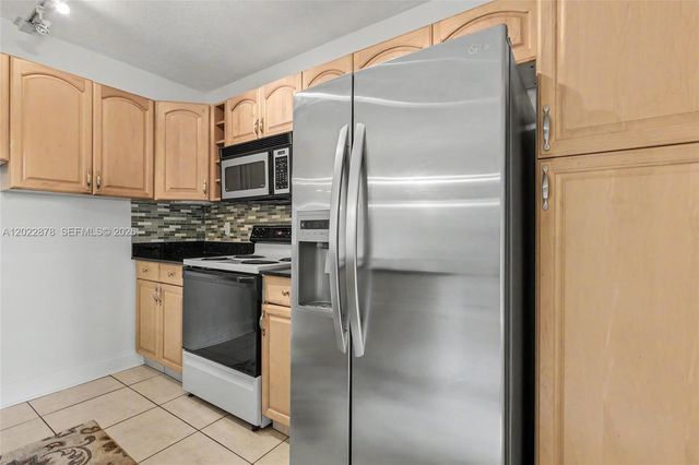 1530 W Harmony Lake Cir, Davie, FL 33324
