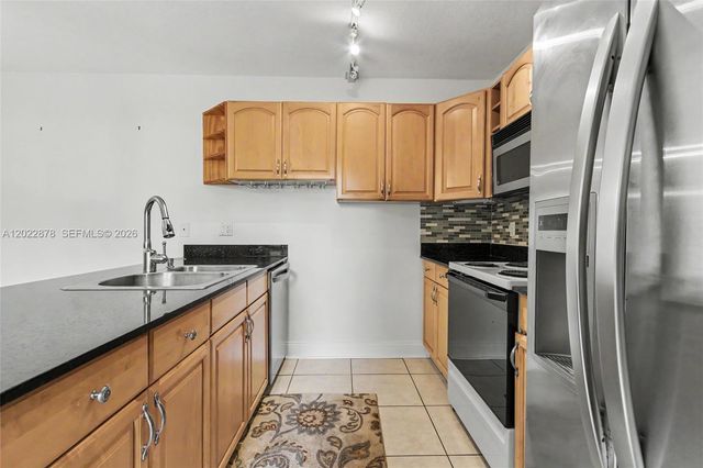 1530 W Harmony Lake Cir, Davie, FL 33324
