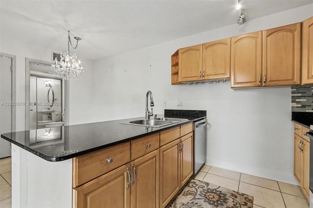 1530 W Harmony Lake Cir, Davie, FL 33324