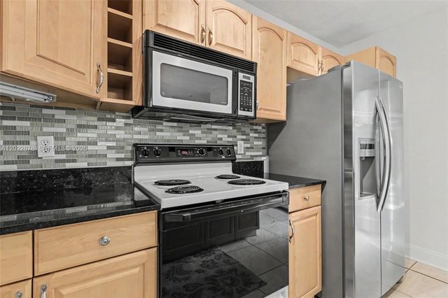 1530 W Harmony Lake Cir, Davie, FL 33324
