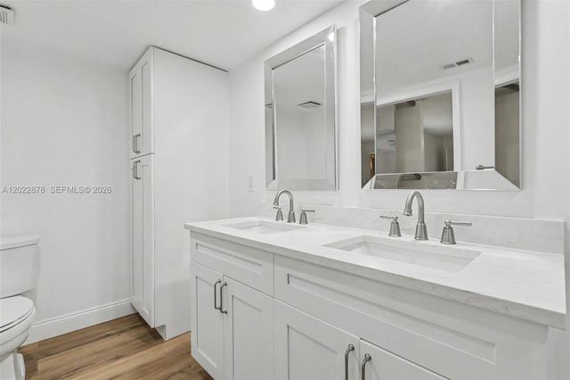 1530 W Harmony Lake Cir, Davie, FL 33324