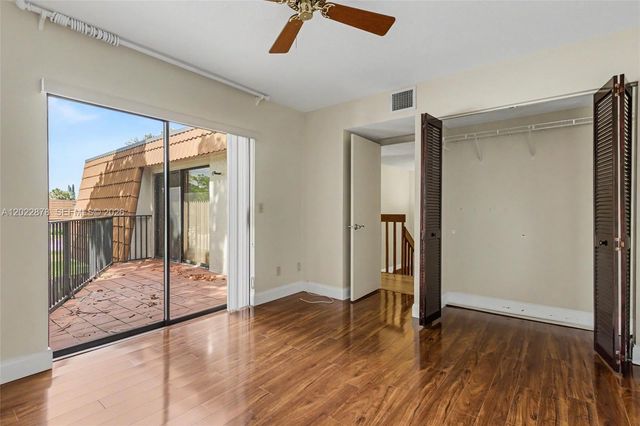 1530 W Harmony Lake Cir, Davie, FL 33324