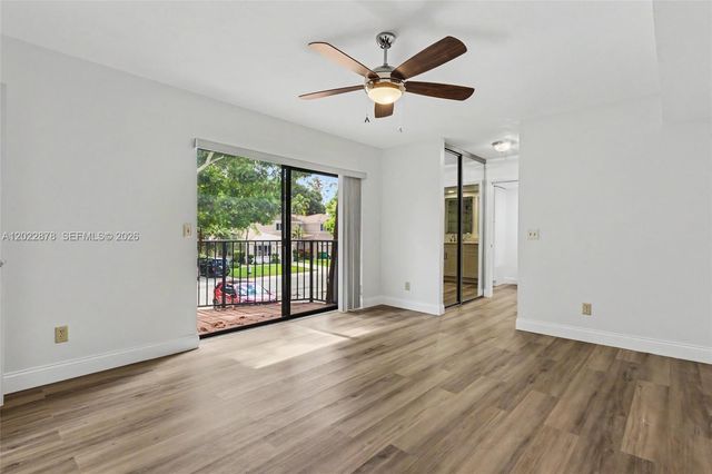 1530 W Harmony Lake Cir, Davie, FL 33324