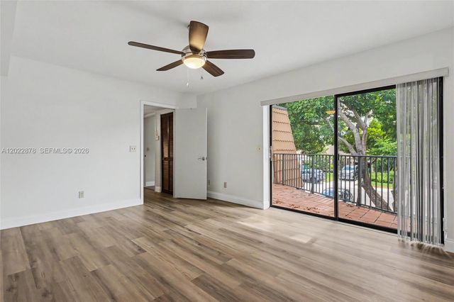 1530 W Harmony Lake Cir, Davie, FL 33324