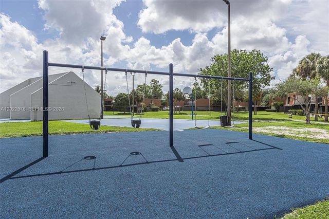 1530 W Harmony Lake Cir, Davie, FL 33324