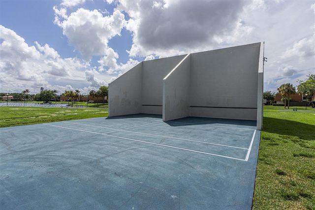 1530 W Harmony Lake Cir, Davie, FL 33324
