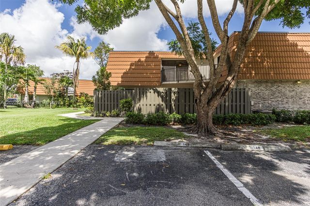 1530 W Harmony Lake Cir, Davie, FL 33324