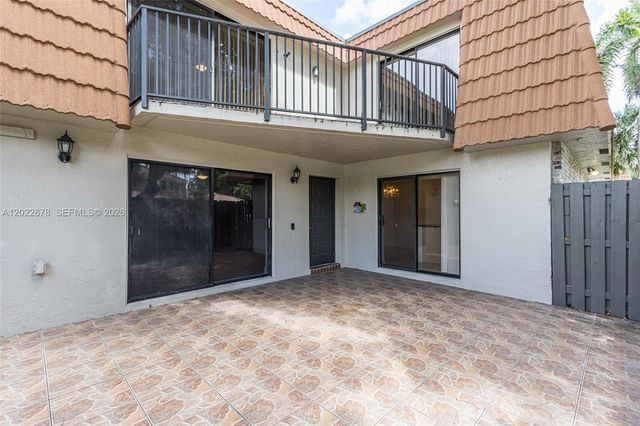 1530 W Harmony Lake Cir, Davie, FL 33324