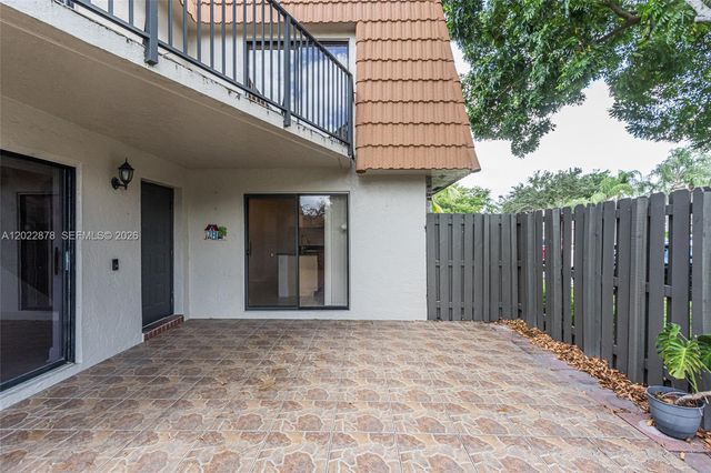 1530 W Harmony Lake Cir, Davie, FL 33324