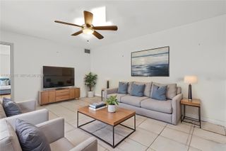 1530 W Harmony Lake Cir, Davie, FL 33324