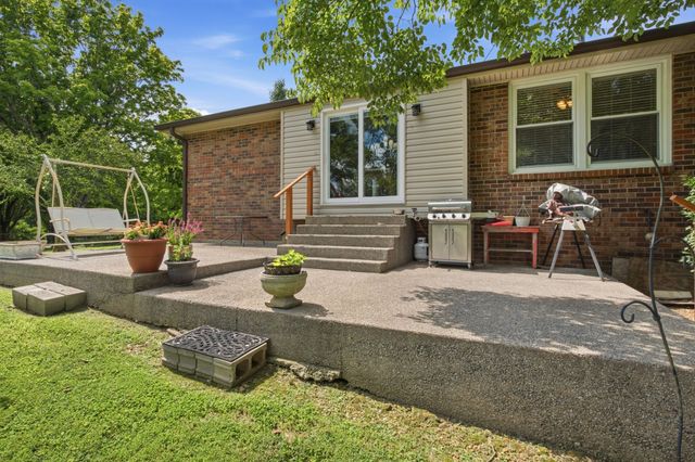 5606 Hopewell Rd, Springfield, TN 37172
