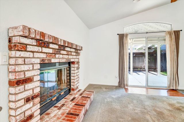521 Pecan Dr, Ripon, CA 95366