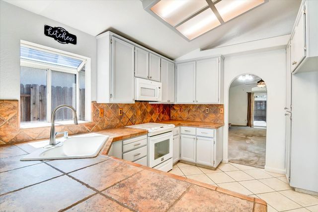 521 Pecan Dr, Ripon, CA 95366