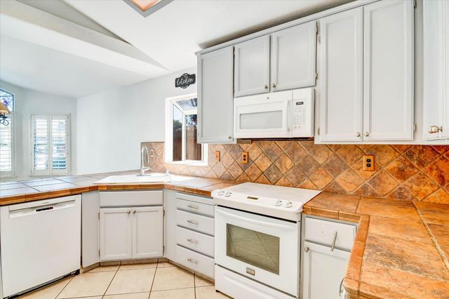 521 Pecan Dr, Ripon, CA 95366