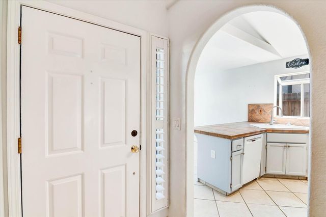 521 Pecan Dr, Ripon, CA 95366