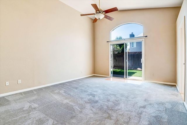 521 Pecan Dr, Ripon, CA 95366