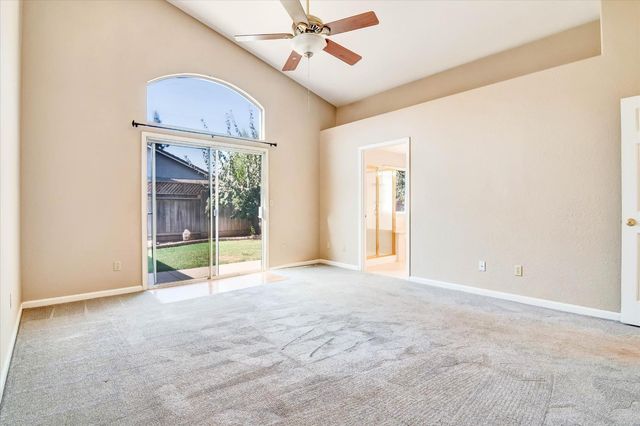 521 Pecan Dr, Ripon, CA 95366