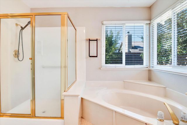 521 Pecan Dr, Ripon, CA 95366