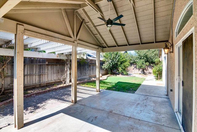521 Pecan Dr, Ripon, CA 95366