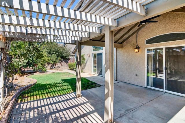 521 Pecan Dr, Ripon, CA 95366