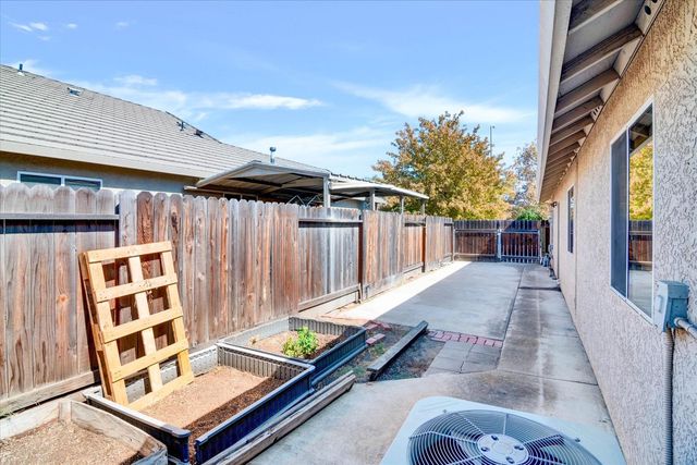521 Pecan Dr, Ripon, CA 95366