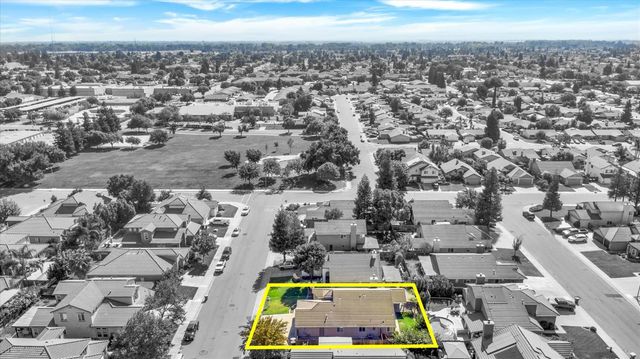 521 Pecan Dr, Ripon, CA 95366