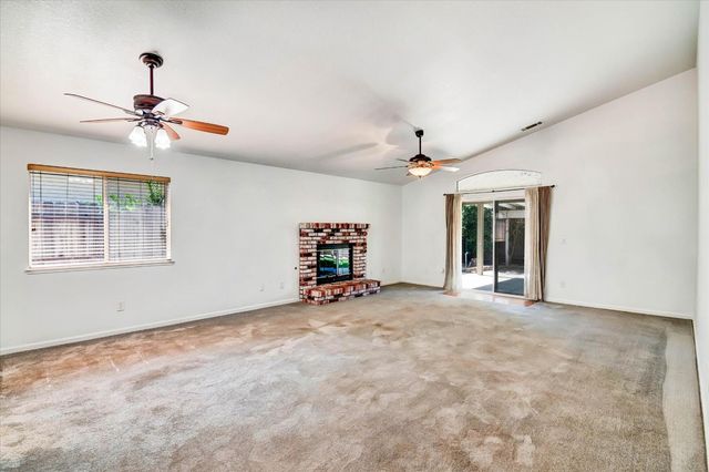 521 Pecan Dr, Ripon, CA 95366