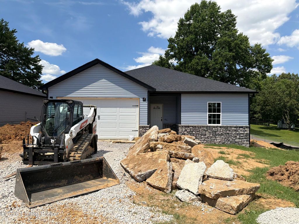 333B First St, Vine Grove, KY 40175