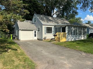 216 Crestwood Drive, Salina, NY 13212