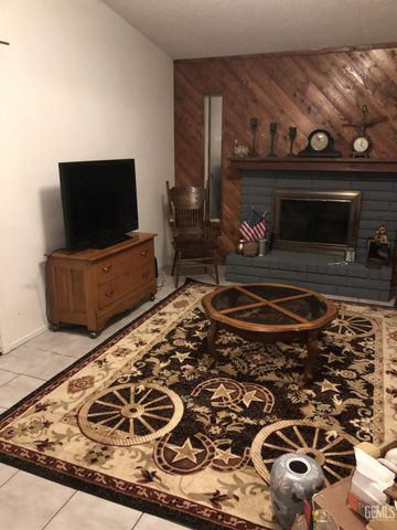 4112 Tyndall Avenue, Bakersfield, CA 93313