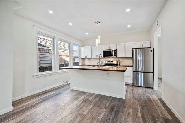 1407 Woodbourne Ave, Brookline, PA 15226