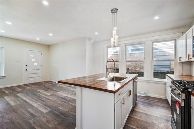 1407 Woodbourne Ave, Brookline, PA 15226