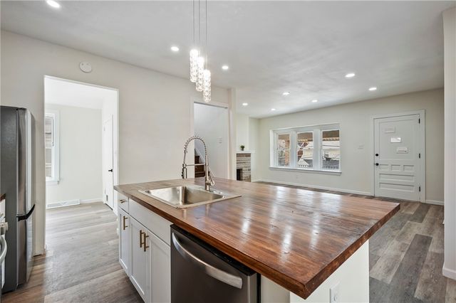 1407 Woodbourne Ave, Brookline, PA 15226