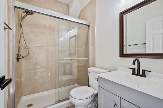 1407 Woodbourne Ave, Brookline, PA 15226